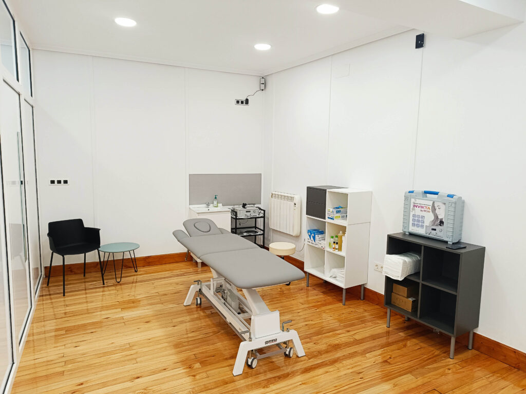 interior de una clinica fisioterapia de rehabilitacion